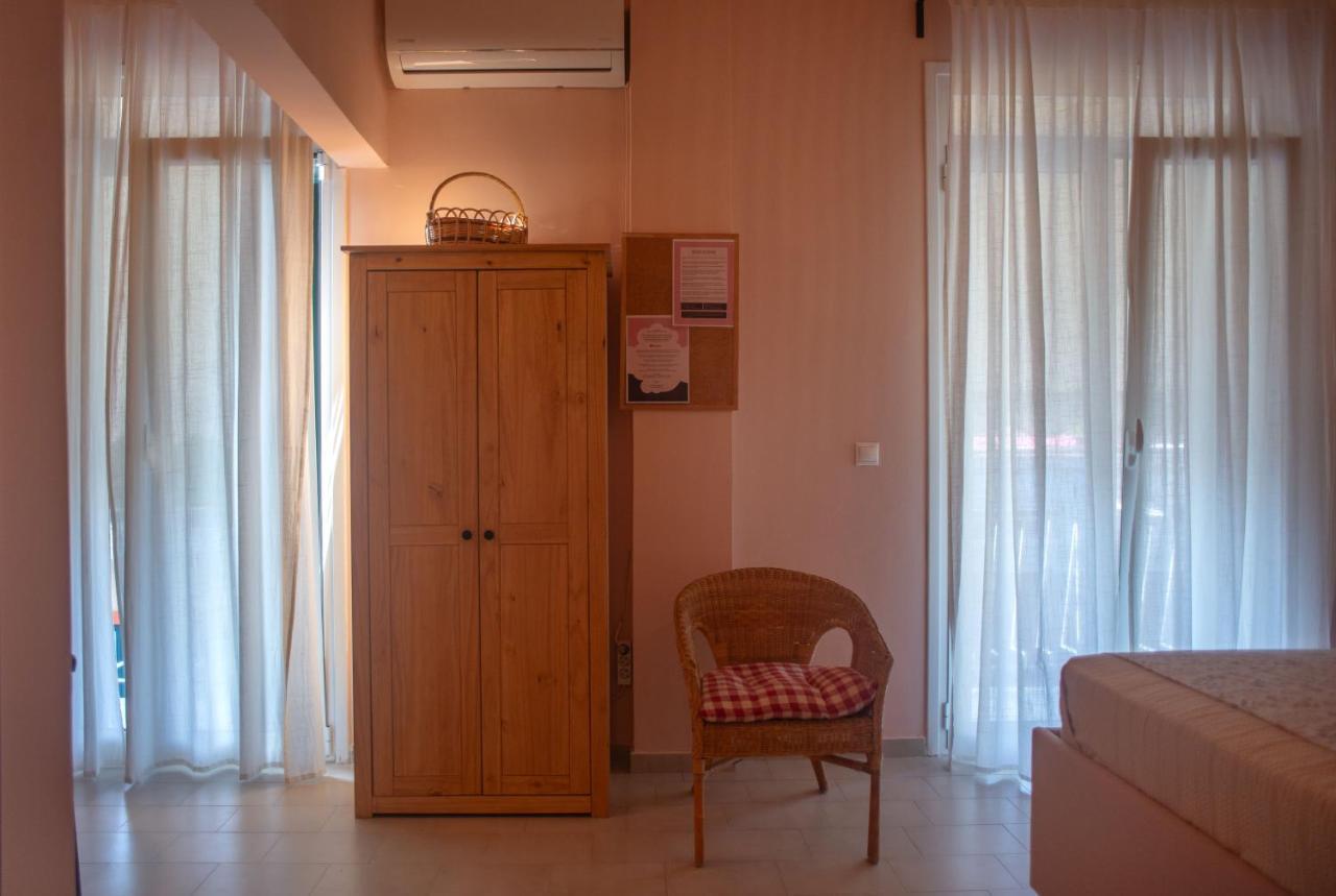 Nina'S Apartment Lixouri Esterno foto